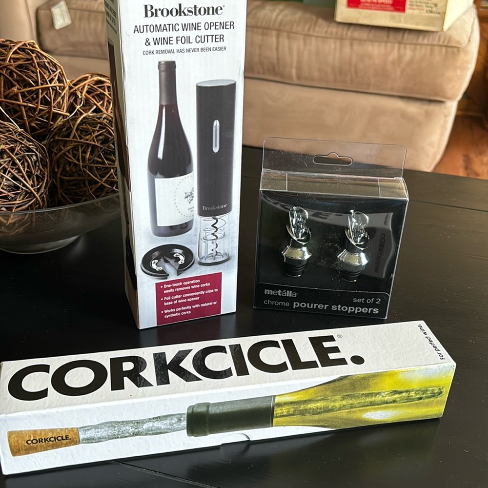 Wine accessory set